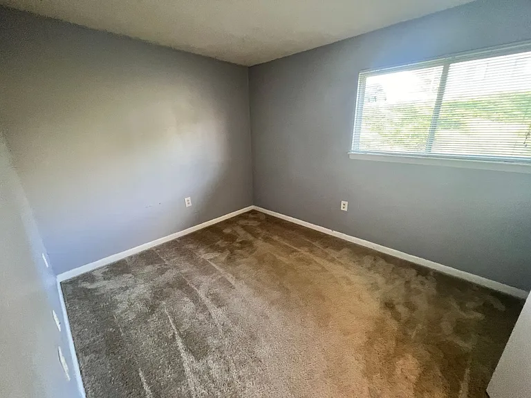 800 Claytor Sq — Photo 7
