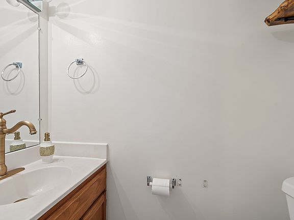 1/2 Bathroom