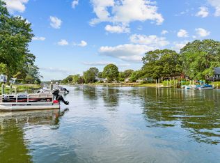 93 Riverside Dr, South Kingstown, RI 02879