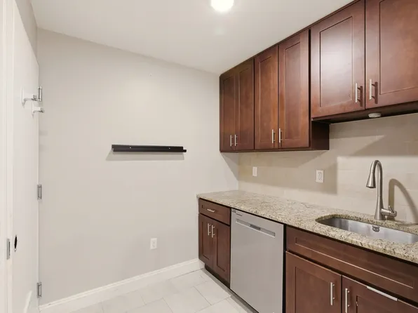 381 Communipaw Avenue image 5 of 23