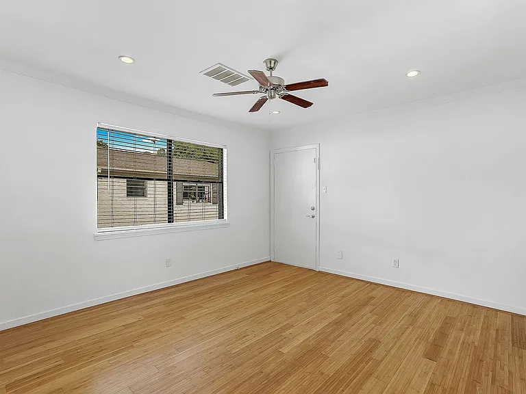 Carol Court — Photo 20