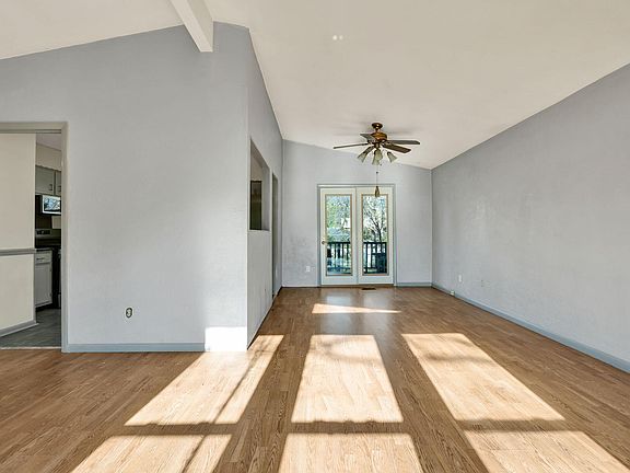 5th image of 607 Mountain Wood Dr