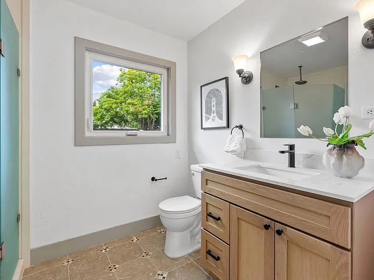 2866 Fresno St — Photo 10