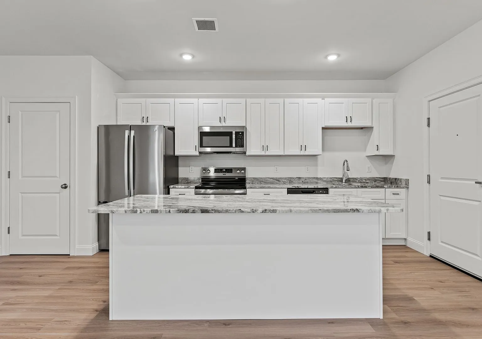 Modern 2 Bedroom on St Johns St in Portland! — Photo 2