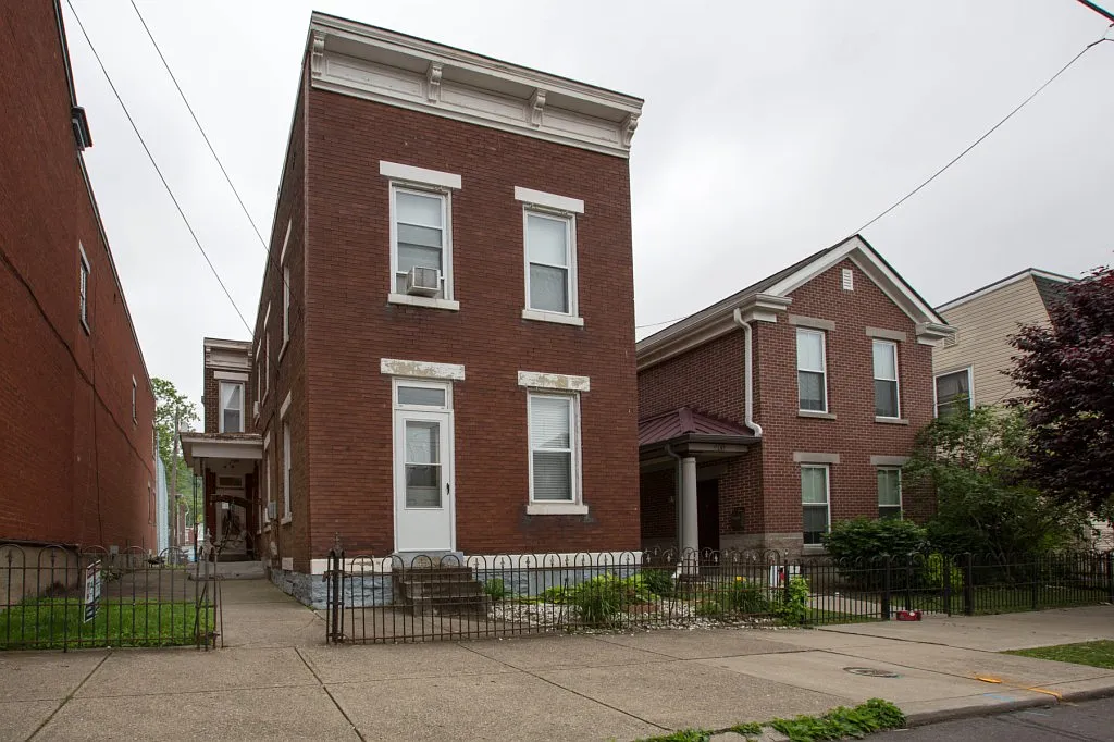 404 Thornton St photo 1