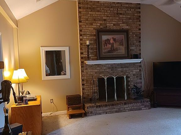 5th image of 223 Heritage Dr