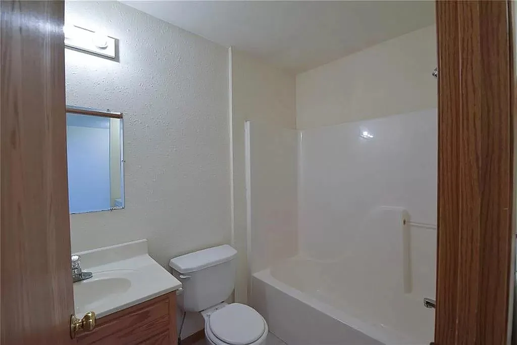 410 Ming St - A — Photo 2