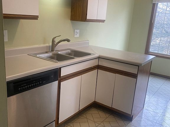 5th image of 225 Charleston Ct #1720-6