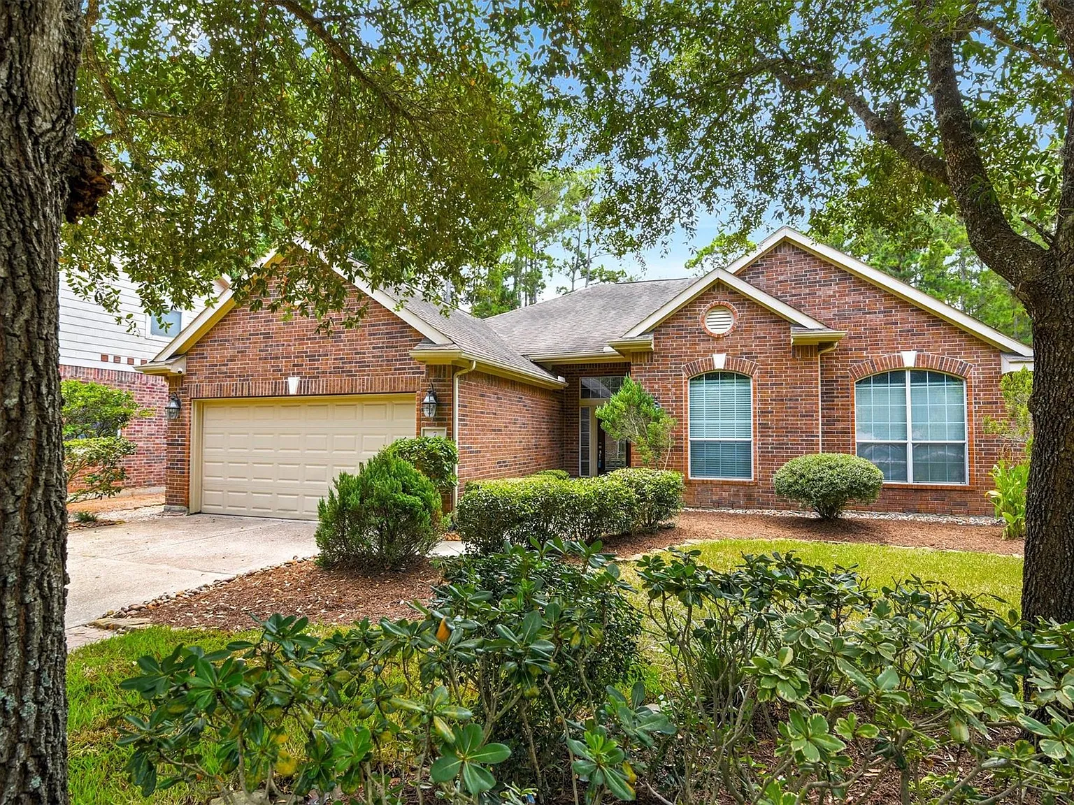 4 bed, 2.0 bath, 2506 sqft, $3,100 — Photo 4