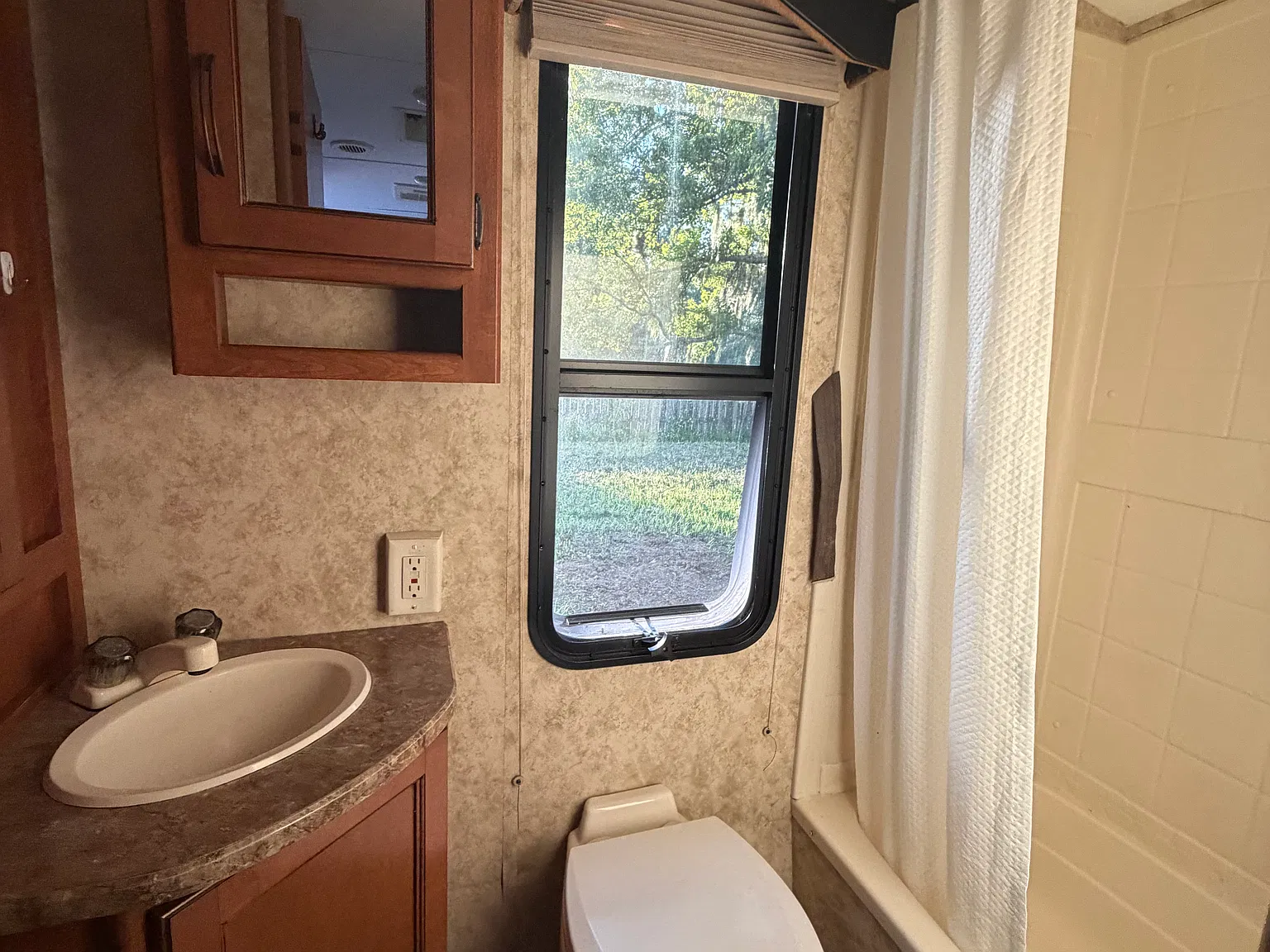 Studio, 150 sqft, $900 — Photo 2