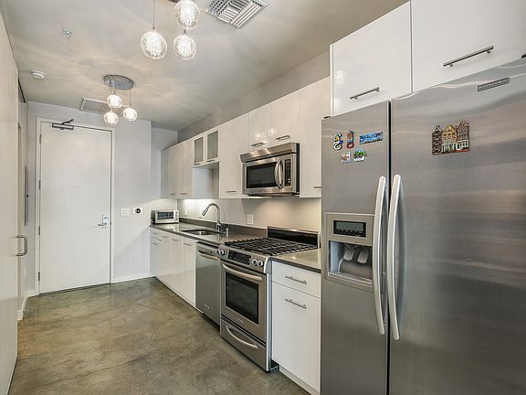 5th image of 238 S Arroyo Pkwy Unit 305