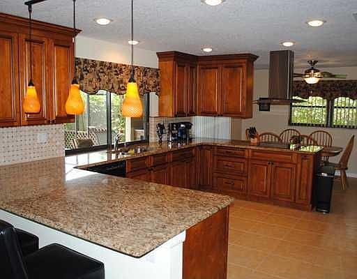 5th image of 10164 NW 16th St