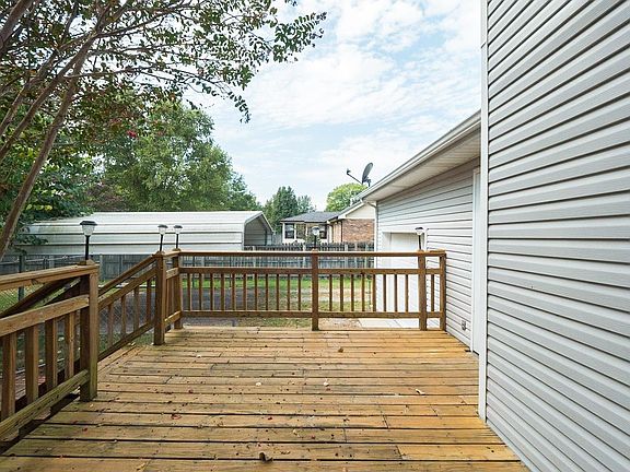 5th image of 2225 High Meadow Dr