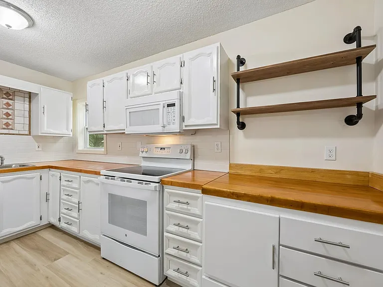 2113 Silver Lake Dr — Photo 13