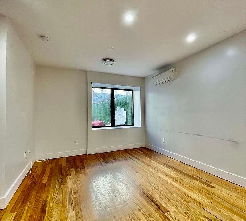 1st image of 1592 Lincoln Pl #1