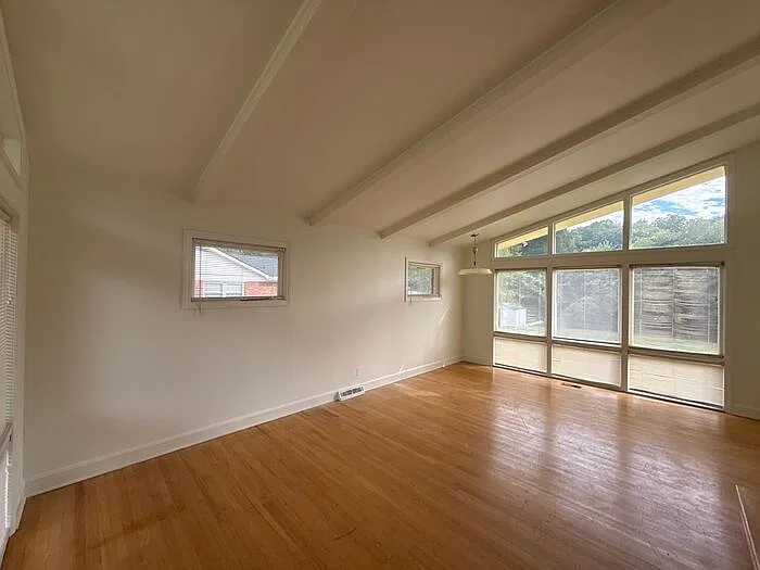 3 bed, 1.5 bath, 1718 sqft, $1,700 — Photo 4