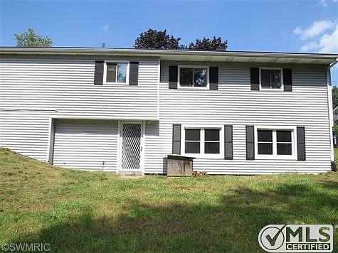 3rd image of 176 Beachfield Dr
