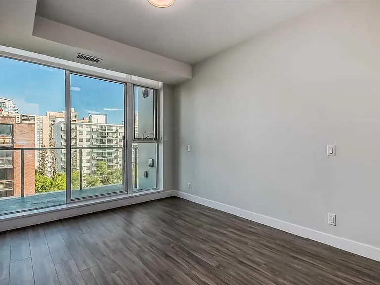 930 16th Ave SW #402 — Photo 15