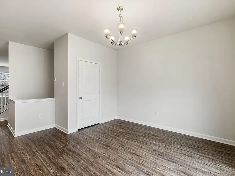 5131 Constitution St — Photo 10