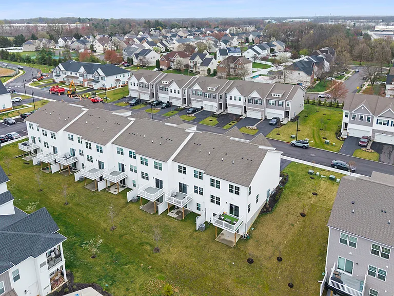 34 Marion Ave — Photo 39