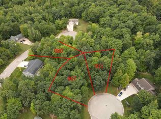 911 Cherokee Ct, Waupaca, WI 54981