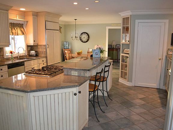 2nd image of 140 Morton Dr