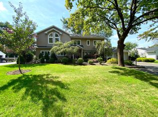 30 Manor Rd, Harrington Park, NJ 07640