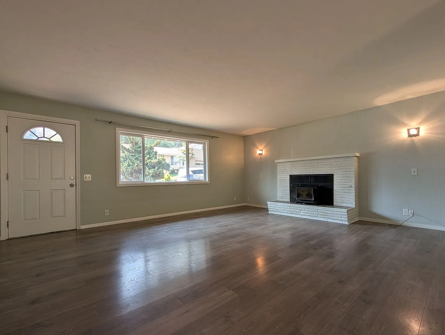 Great 2 bed/1 bath home in South Eugene! — Photo 3