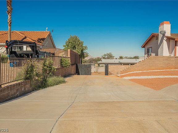 4th image of 230 W Rochell Dr