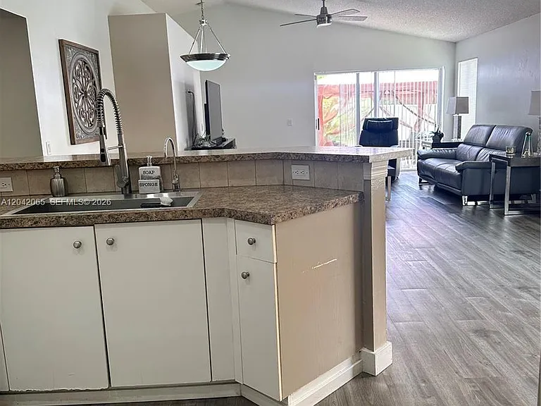 4025 Pine Ridge Ln — Photo 13