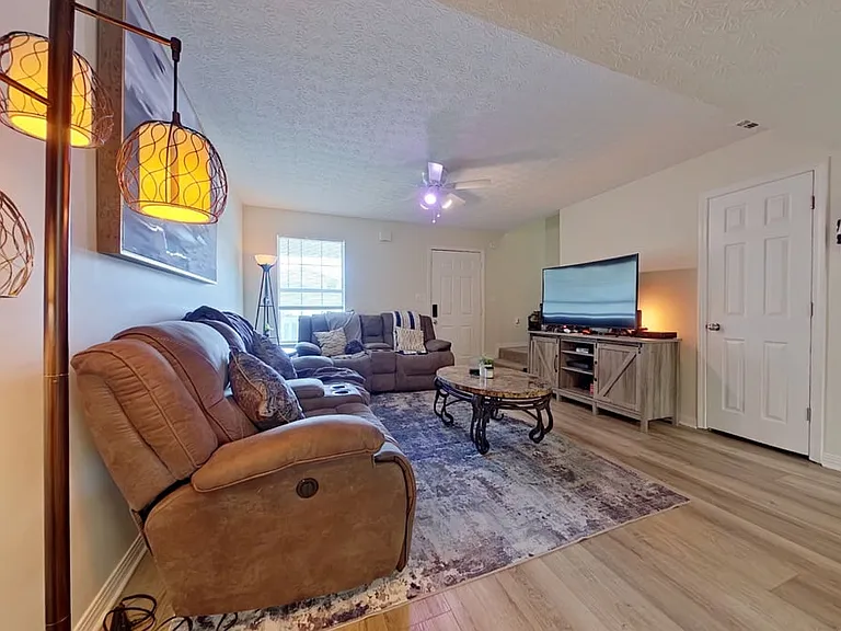 5 Chatelaine Cir SE — Photo 3
