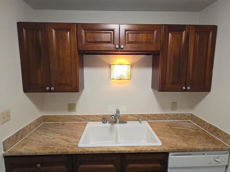 Chateau Apartments — Photo 14