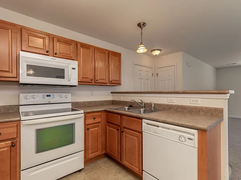 1770 Lexington Pl — Photo 3