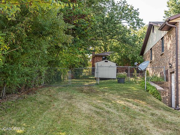 2nd image of 805 Troy Dr