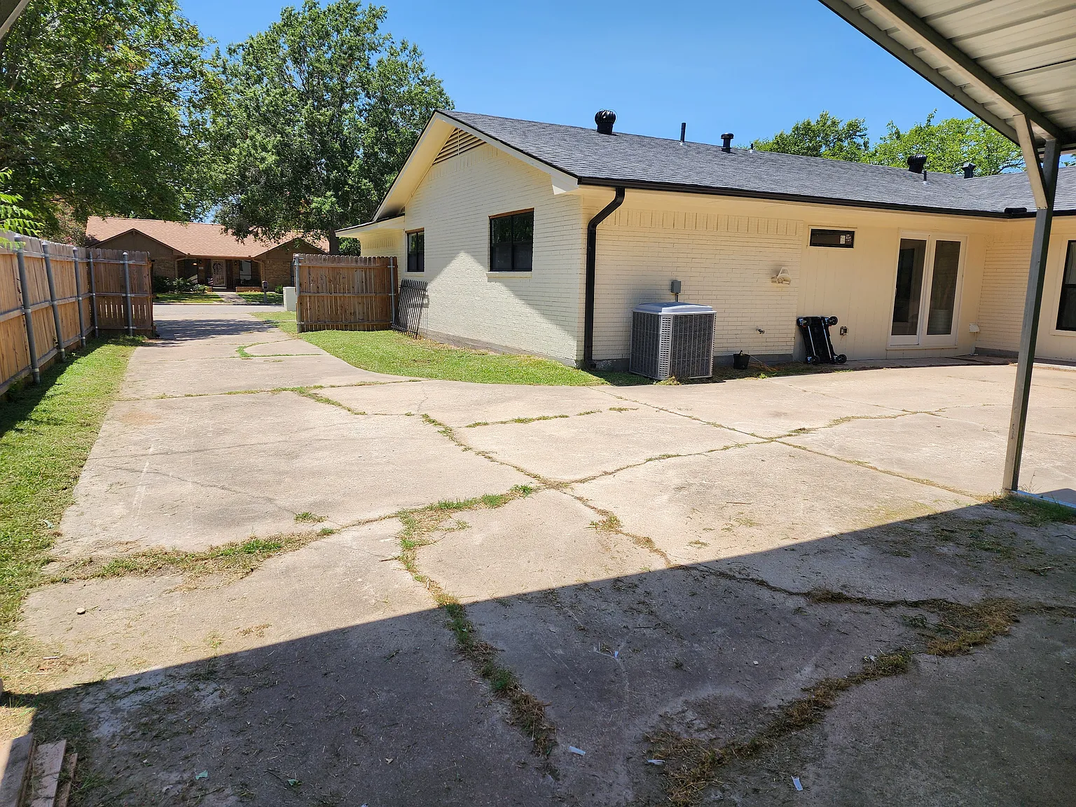 3 bed, 2236 sqft, $2,200 — Photo 4