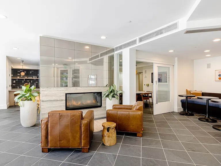 Resident Lounge | Brio Apartments | Apartment in Glendale, CA