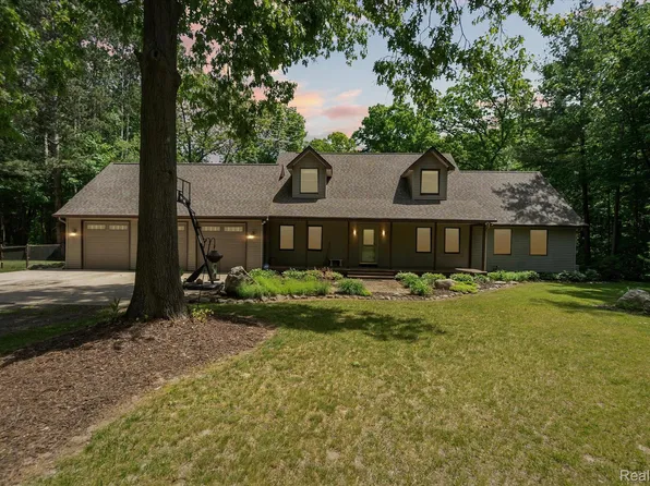 3365 Dean Rd, Howell, MI 48855