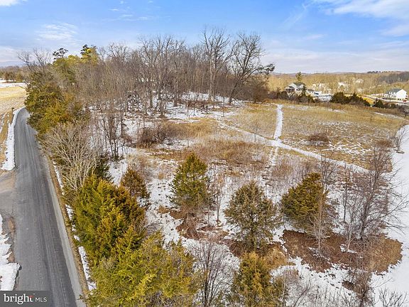 4th image of 33A Docs Rd