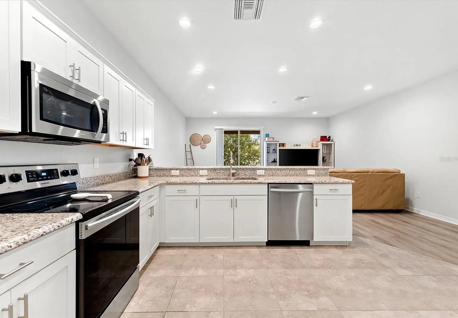 3 bed, 2.5 bath, 1750 sqft, $2,500 — Photo 4