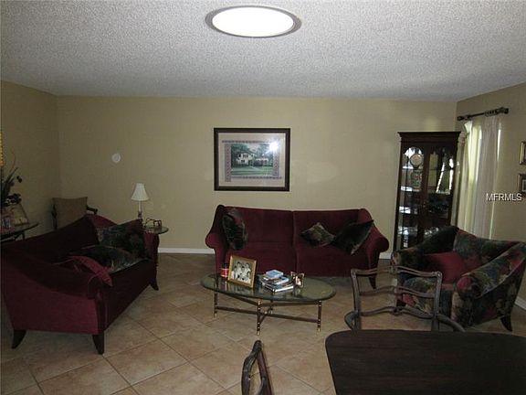 4th image of 209 E Hornbeam Dr