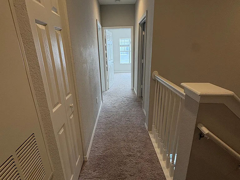 2550 Grand Central Pkwy #9 — Photo 8