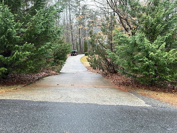 4th image of 592 Crooked Creek Dr