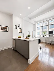 321 West 37th Street, #4A