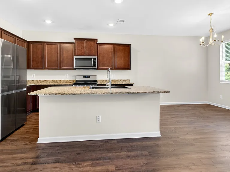 122 Silver Birch Pass — Photo 9
