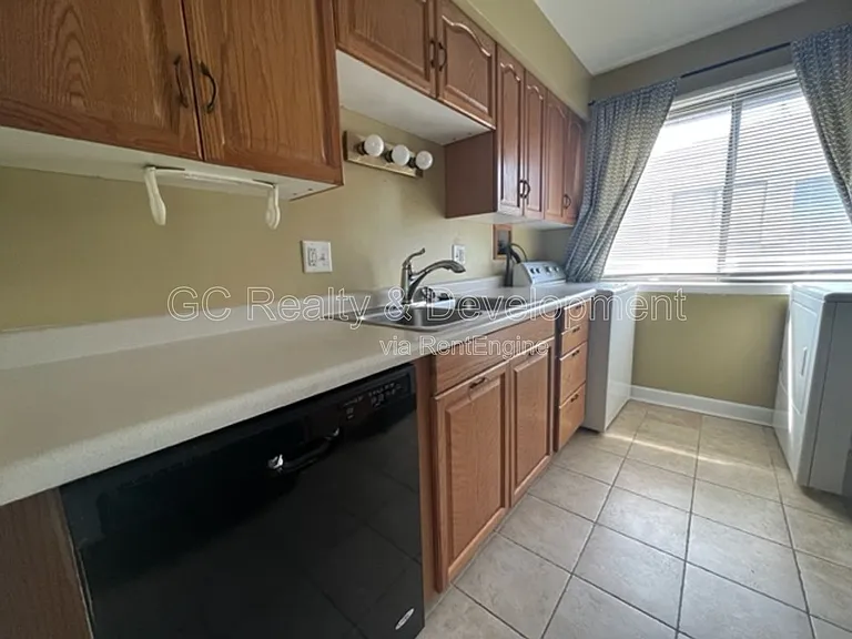 1367 Sacramento Dr — Photo 3