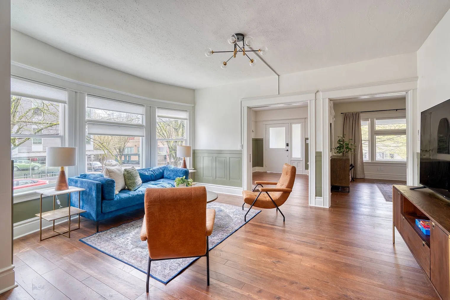 2 bed, 1.0 bath, 839 sqft, $3,168 — Photo 2