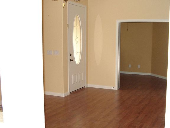 Livingrm towards 3br