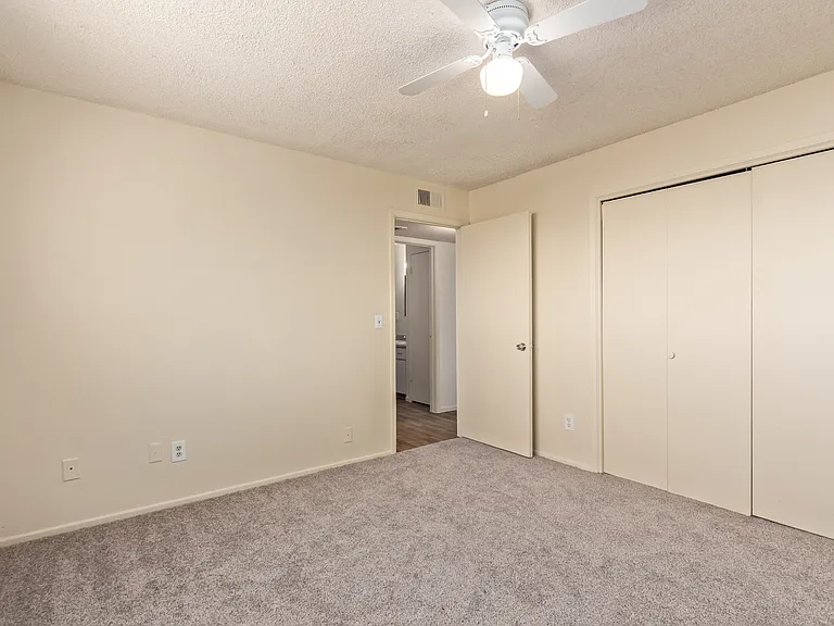 3415 E Earll Dr. — Photo 16