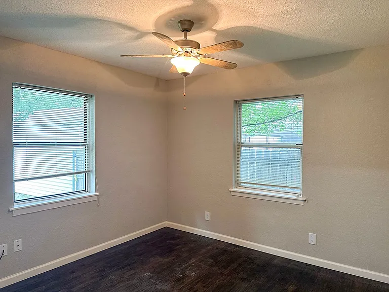 5619 Iowa St — Photo 12
