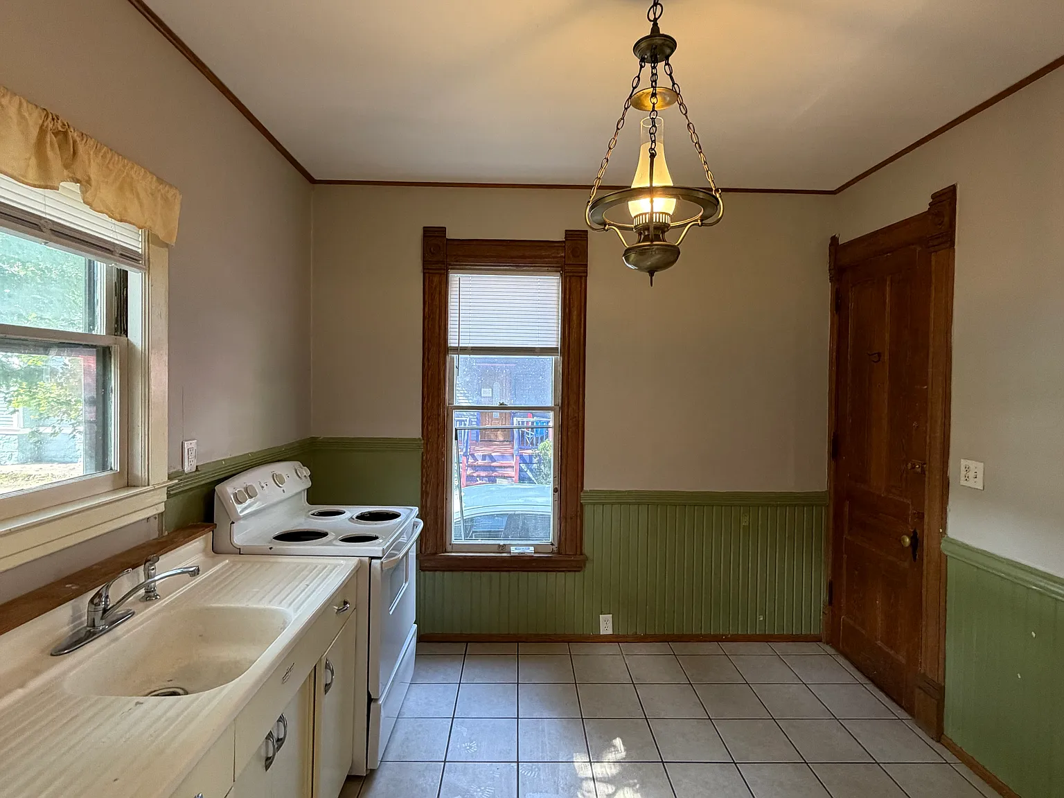 Studio, $800 — Photo 2